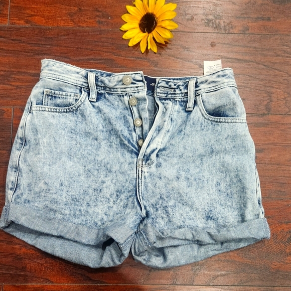 HOLLISTER ULTRA HIGH WAIST DENIM SHORTS ✨️✨️ - Picture 1 of 6